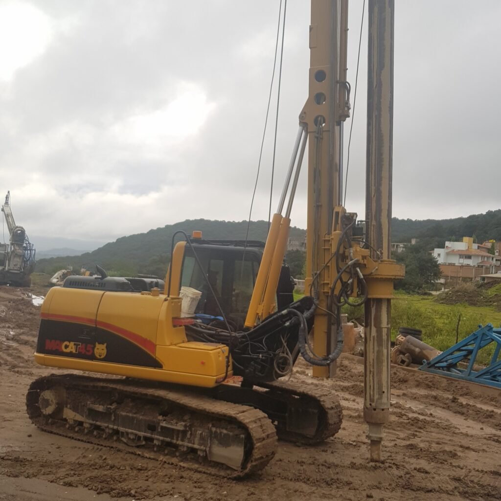 Equipo de perforación MAICAT 45 utilizado en cimentaciones profundas