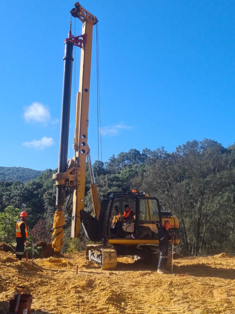 Equipo de perforación MAICAT 45 utilizado en cimentaciones profundas